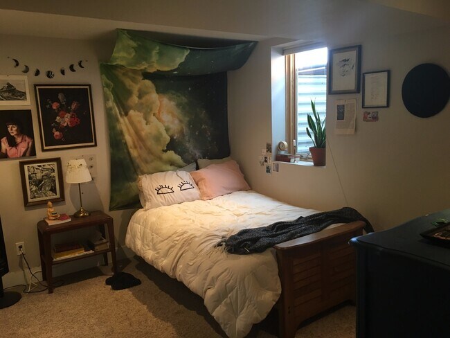 Building Photo - Live a Block Away from Sloan's Lake! Licen...
