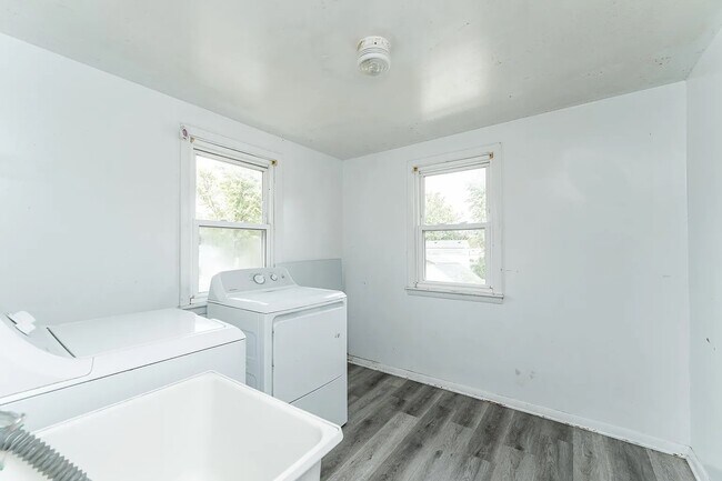 Building Photo - 416 State St