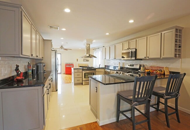 Building Photo - 443 Wilfred Terrace
