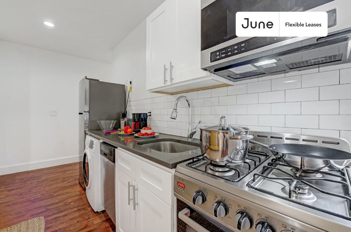 Building Photo - Stylish Private ROOM in Kensington