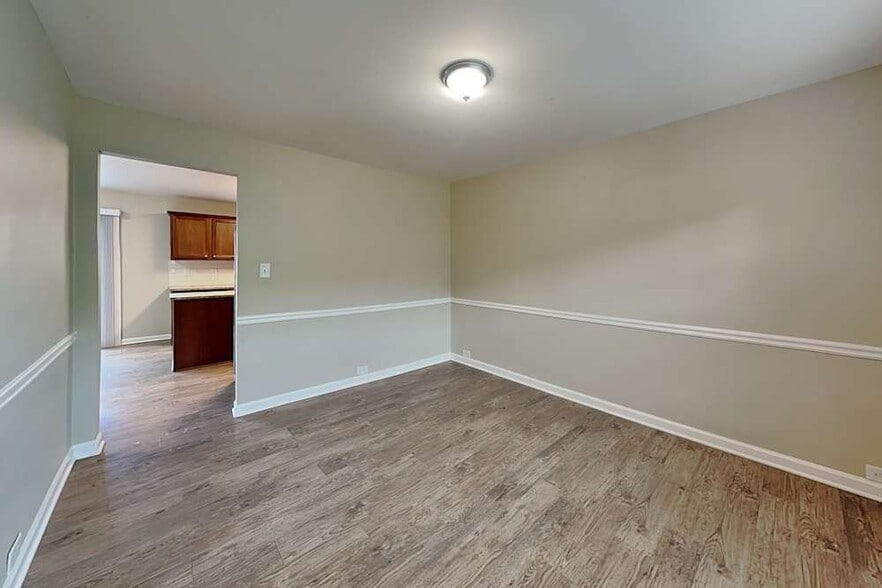 Building Photo - 935 Donington Cir SE