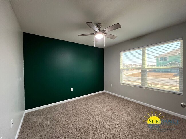 Building Photo - Gorgeous 4 Bedroom Home in Crestview!