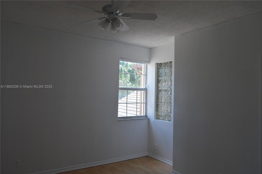 Building Photo - 1527 Veracruz Ln