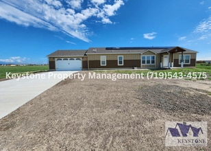 Building Photo - Upscale, Modern 4 Bedroom/2 Bathroom/2 Car Garage Home, PW $2400/$2400