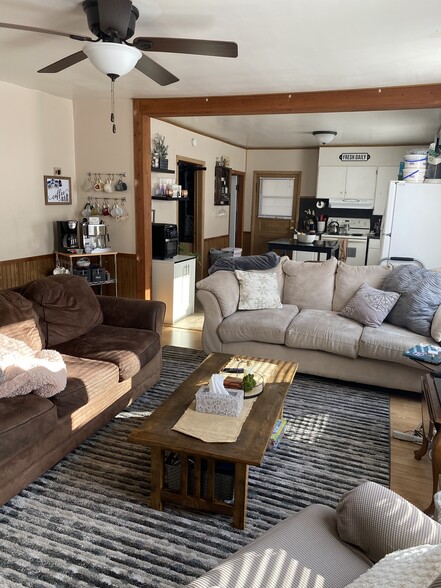 Building Photo - 1025 W King St