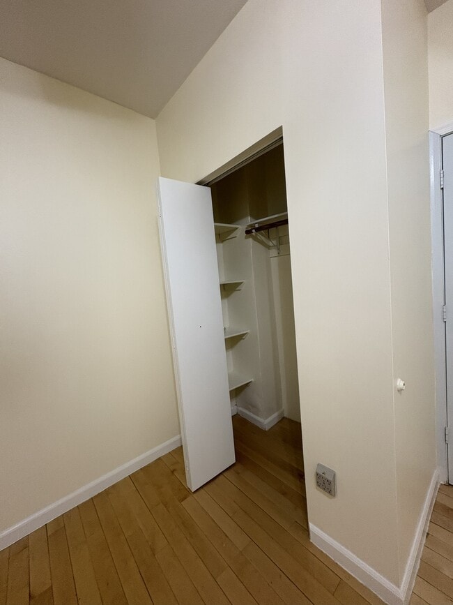 Building Photo - 413 Georges Pl