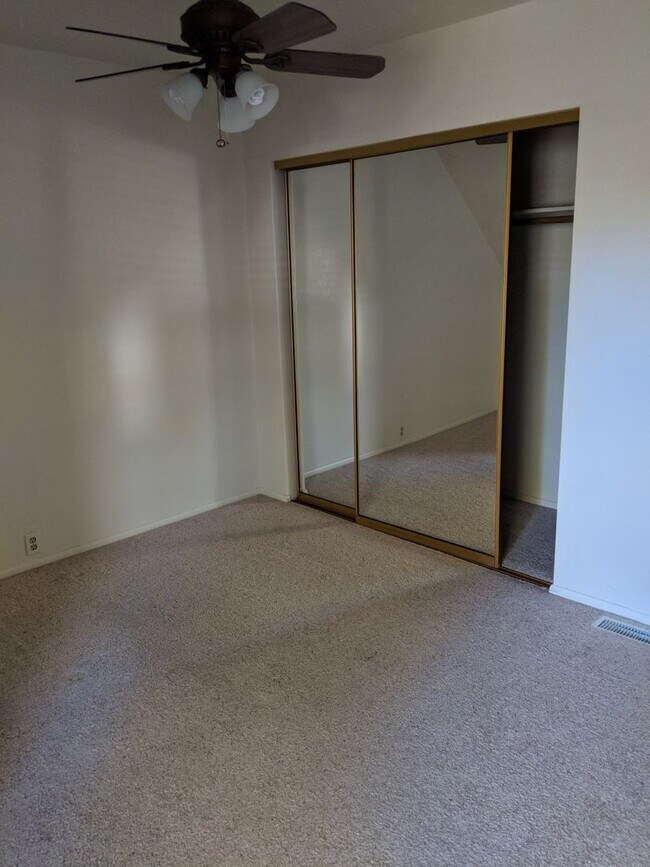 Building Photo - 3-Bedroom, 2-Bath Oasis: Close to Hospital, Washer/Dryer Included, Parking for 2!