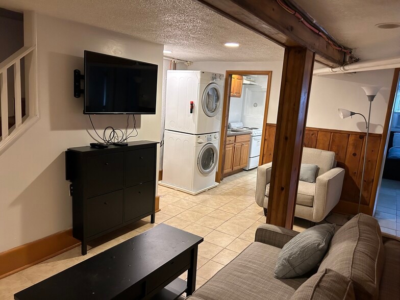 Building Photo - 3406 15th St NE