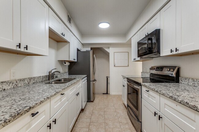 Building Photo - 2606 Custer Pkwy