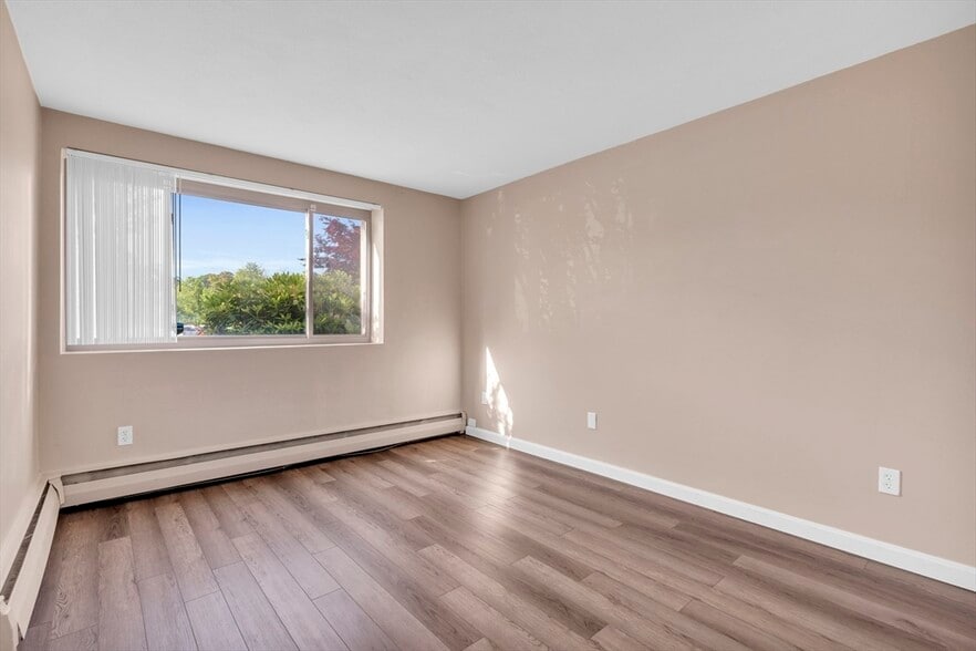 Building Photo - 200 Park Terrace Dr