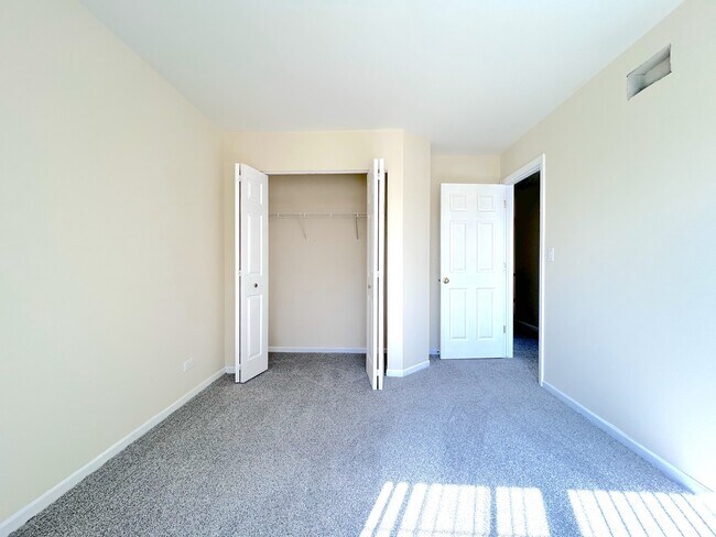 Building Photo - 2223 Periwinkle Ln