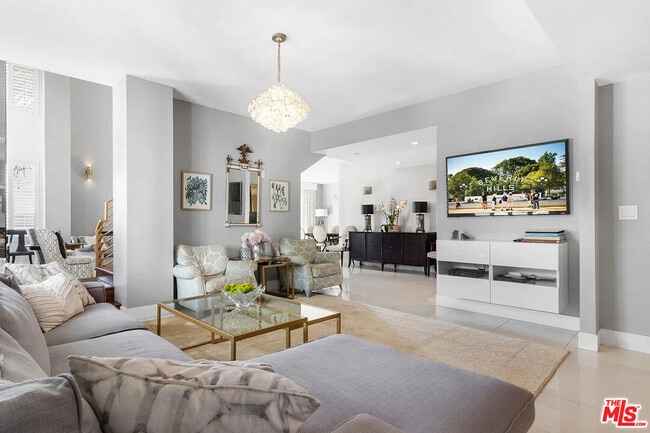 Building Photo - 121 S Palm Dr