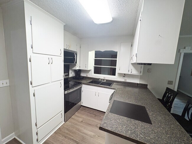 Building Photo - 1 Delane Dr