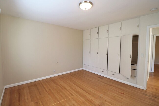 Building Photo - 2 Bedroom 1 Bathroom House in Wedgwood!