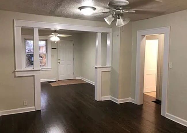 Building Photo - Cozy 2 Bedroom