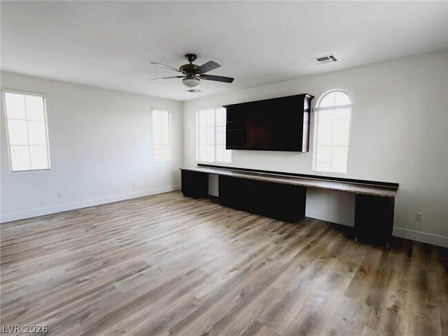 Building Photo - 7445 Calzado Dr