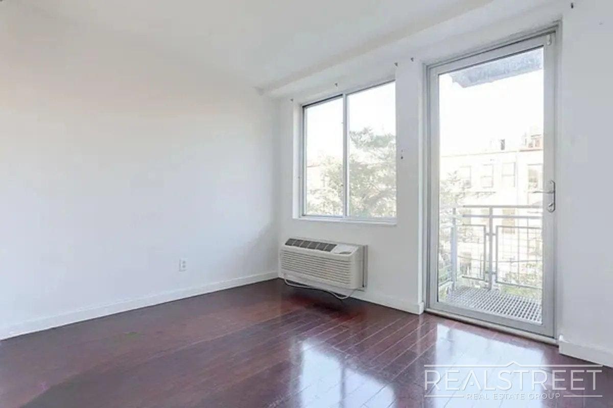 Building Photo - Flexible 1BR + Office or 2BR in Bushwick | Laundry & Two Rooftop Decks