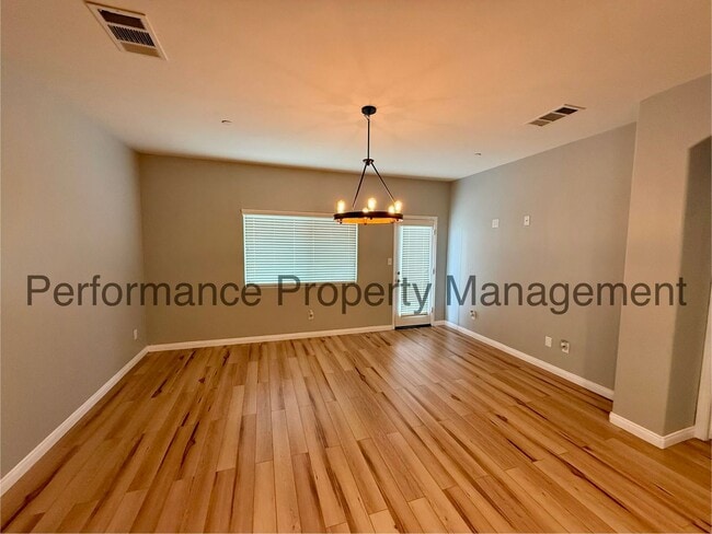 Building Photo - Spacious 4 Bed/2 Bath S Bakersfield Home w/ RBP & $0 Deposit Option