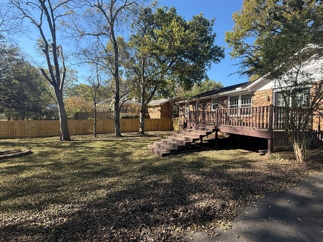 Building Photo - Quiet Hendersonville Neighborhood