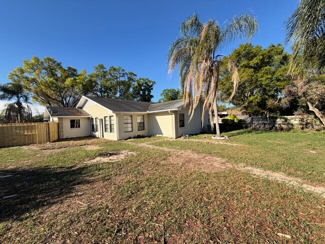 Building Photo - Spacious Open-Concept Home with Bonus Patio & Fenced Yard