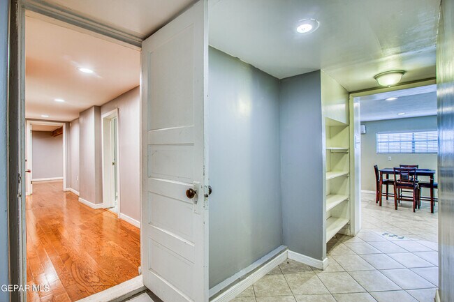 Building Photo - 1701 Elm St