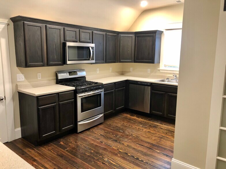 Building Photo - 1118 Columbia Ave, Unit #2 (upstairs apartment)