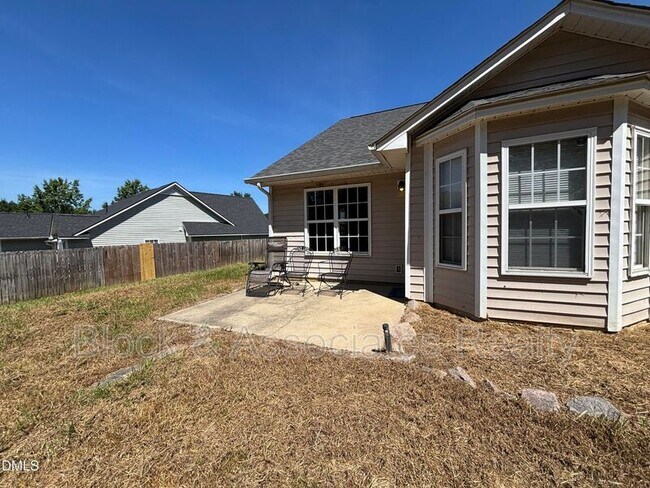 Building Photo - 337 Americana Dr