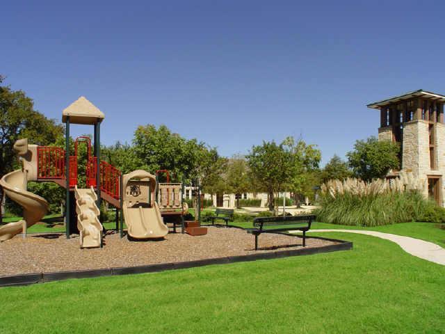 Building Photo - 404 Hummingbird Dr