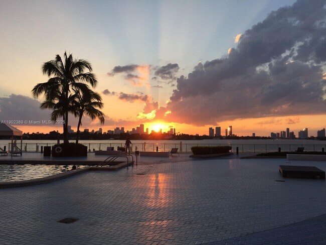 Building Photo - 1000 West Ave