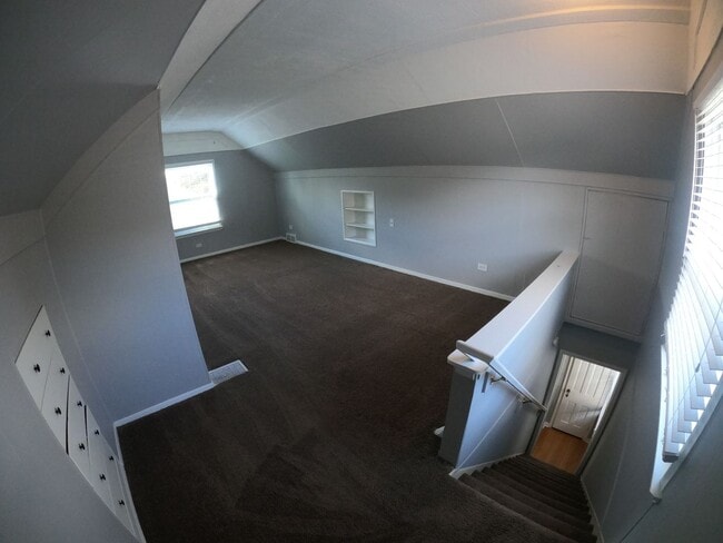 Building Photo - 3 bed 2 bath Berkley bungalow with garage ...