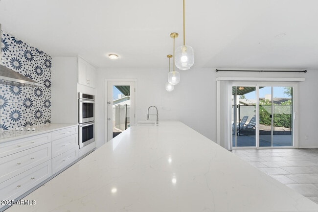 Building Photo - 1644 E Broadmor Dr