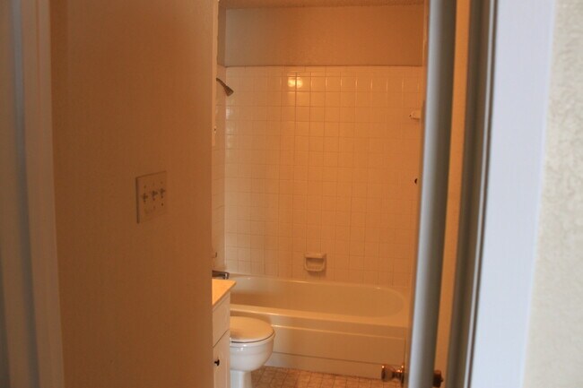 Building Photo - Updated 3/2/1 Great location for TTU/LCU/Medical District - Available AUGUST