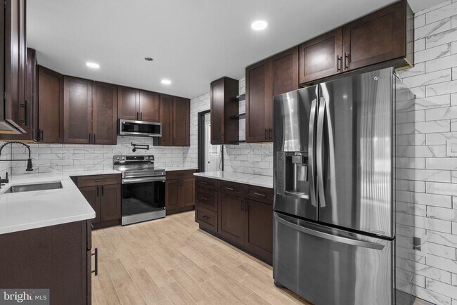 Building Photo - 3887 Shadywood Dr