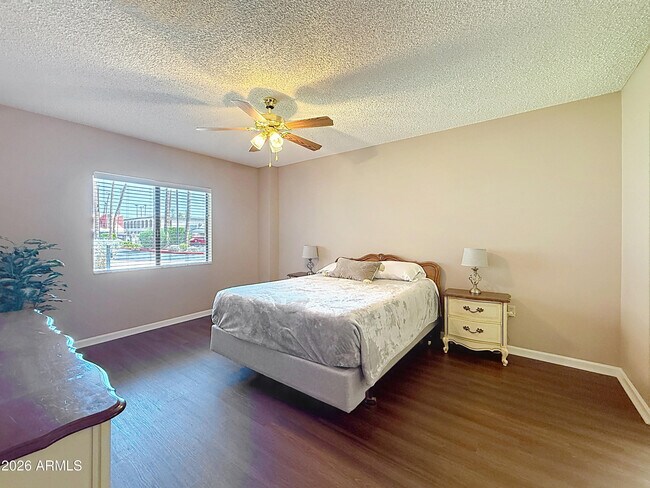 Building Photo - 10330 W Thunderbird Blvd