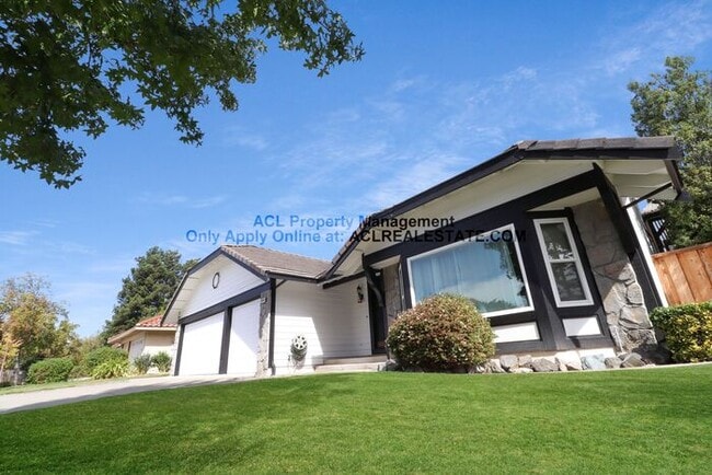 Building Photo - Spacious, Single Story Northgate Home For Rent