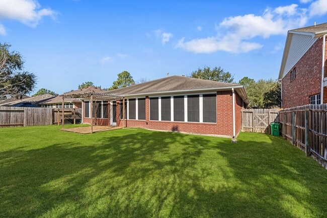 Building Photo - 16727 Sonoma Del Norte Dr