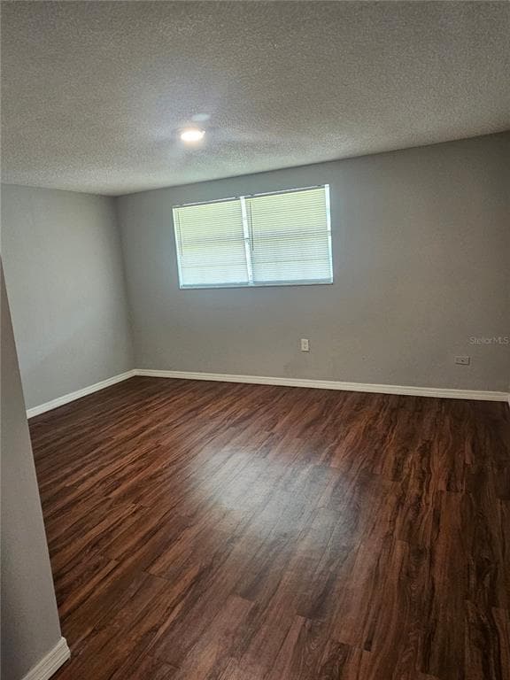 Building Photo - 5302 Oakwood Ct