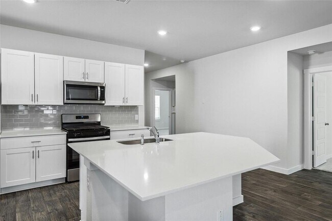 Building Photo - 605 Jane Long Dr