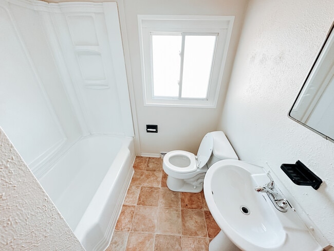 Building Photo - 3025 S Byrne Rd