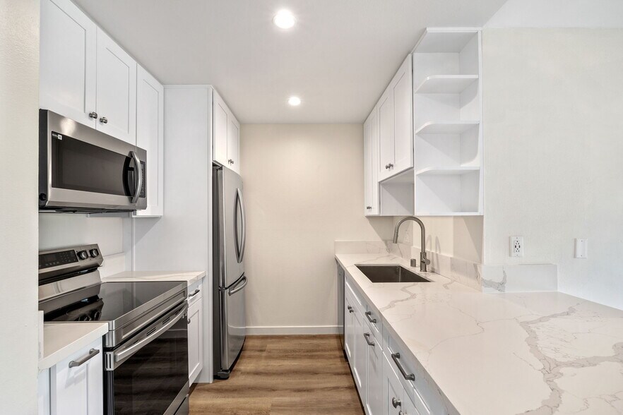 Building Photo - 7742 Redlands St