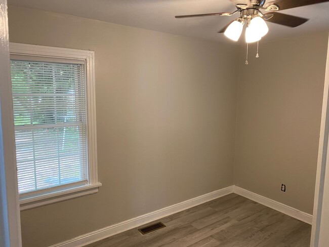 Building Photo - 1/2 Off 1st Month's Rent!! 2 bedroom House in the Randolph Community