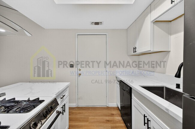 Building Photo - 8973 El Mirador Dr