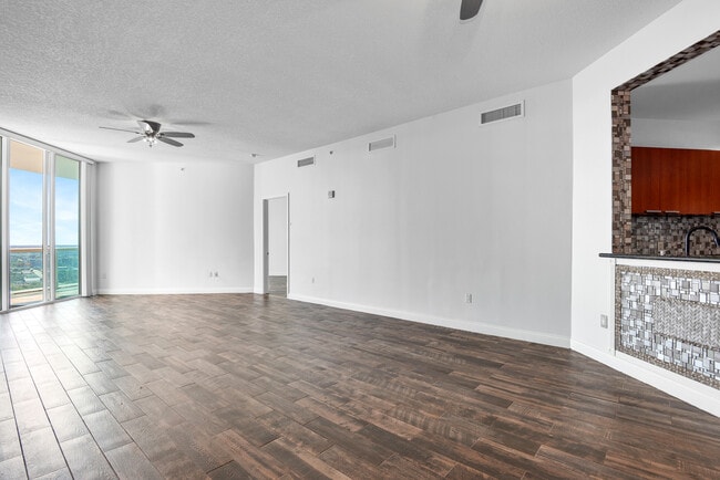 Building Photo - 231 Riverside Dr