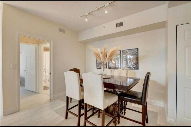 Building Photo - 802 W Windward Way