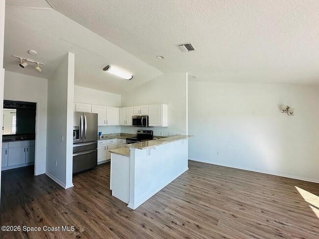 Building Photo - 130 Norwood Ave