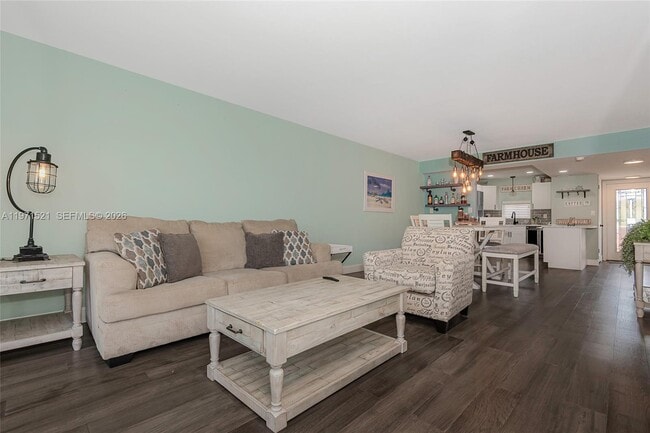 Building Photo - 9811 N Hollybrook Lake Dr