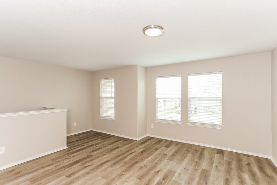 Building Photo - 413 Emerald Creek Dr