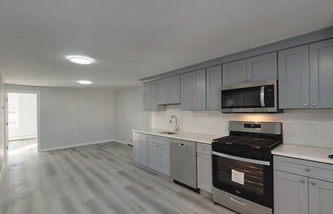 Building Photo - 130 1st St