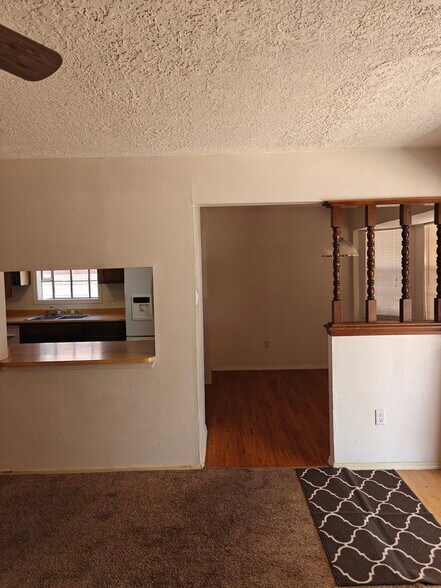 Building Photo - 7400 Santa Fe Trl NW