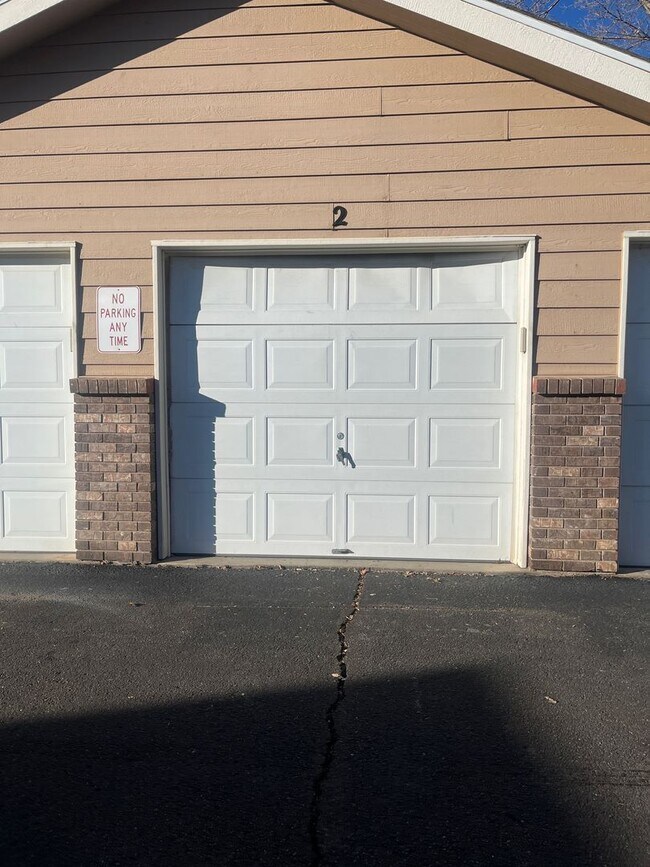 Building Photo - Adorable 3 story, 3BR/3.5BA Townhome w/ detached garage!